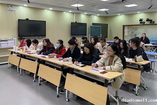 2019、2020年入职的青年教师参加了本次培训